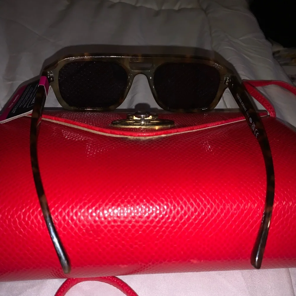 NWT Foster Grant Tortoiseshell Sunglasses with Dark Lenses 100% UVA protection - Picture 6 of 8